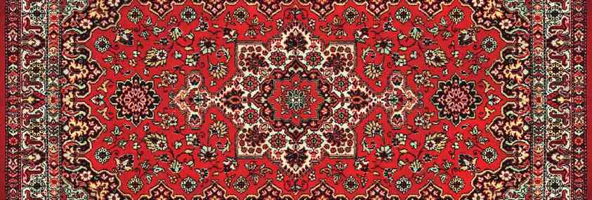 oriental rug rug with intricate pattern.